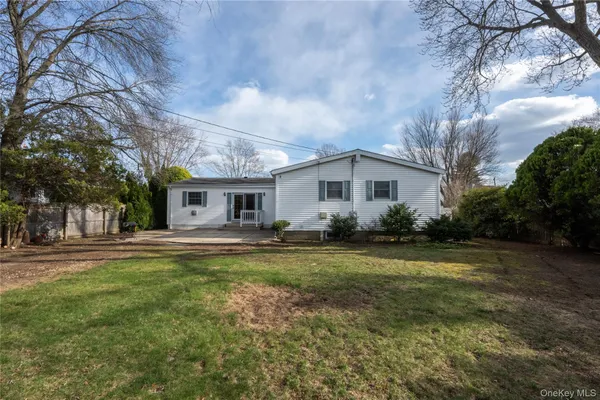 $789,000 | 28 Dartmouth Drive, Smithtown, NY 11787