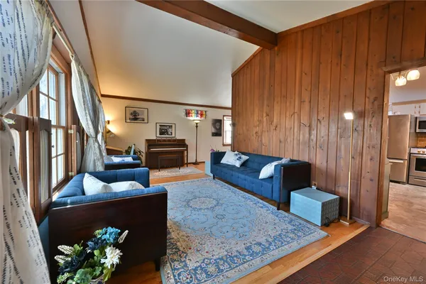 $789,000 | 28 Dartmouth Drive, Smithtown, NY 11787