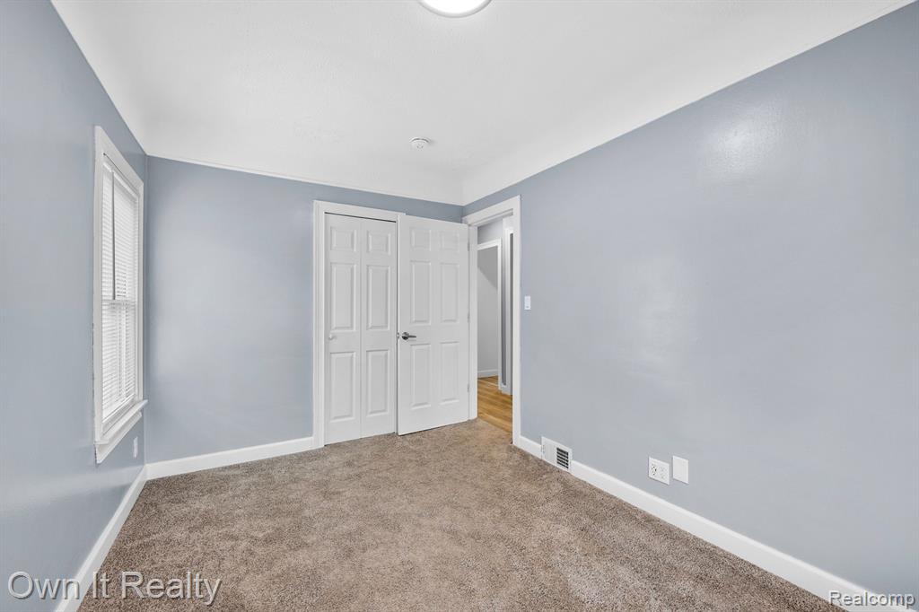 7335 Maple Street Dearborn, MI 48126 - Photo 13 of 34