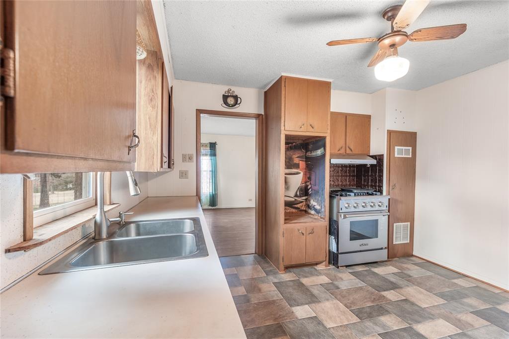 1912 East Texas Street Denison, TX 75021 - Photo 9 of 23