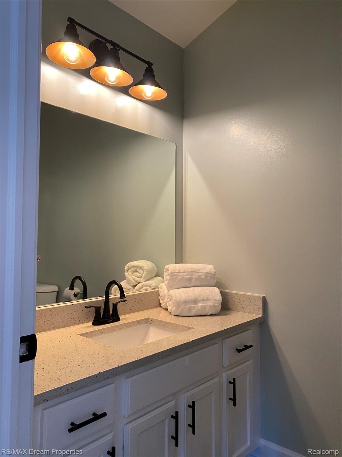 2563 Ravineside South Howell, MI 48843 - Photo 19 of 31 UP10.jpg
