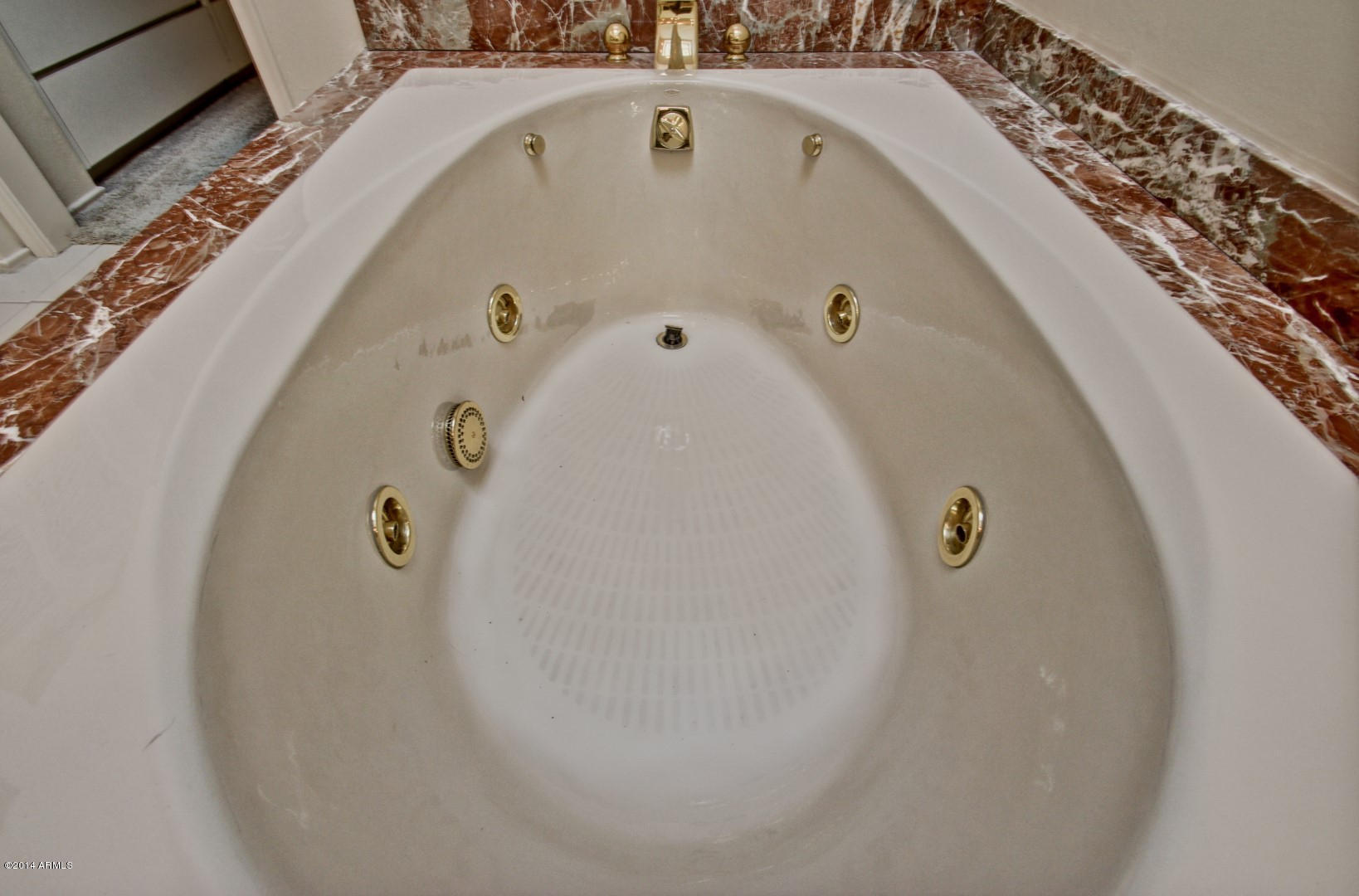 4448 East Camelback Road, Unit 11 Phoenix, AZ 85018 - Photo 36 of 98 Master Bath jet tub