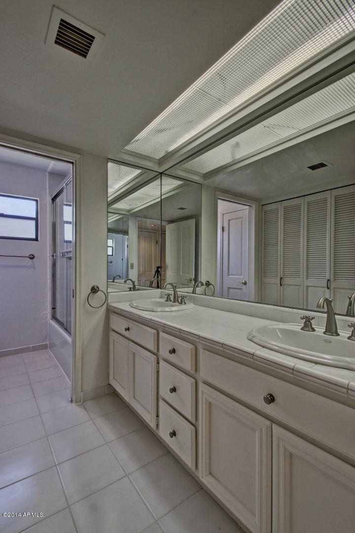 4448 East Camelback Road, Unit 11 Phoenix, AZ 85018 - Photo 72 of 98 Bathroom