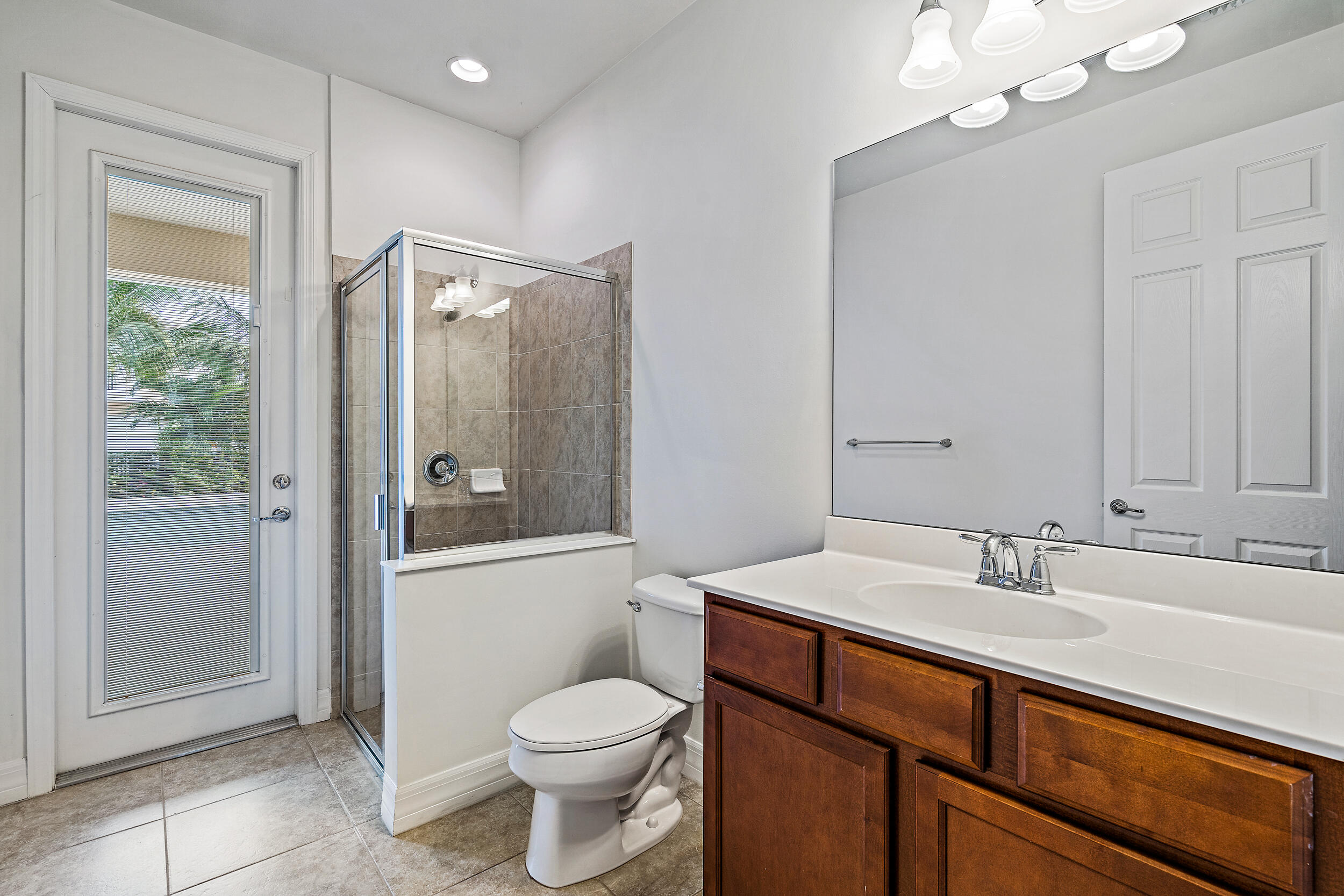 1342 Community Drive Jupiter, FL 33458 - Photo 15 of 34 Cabana Bath