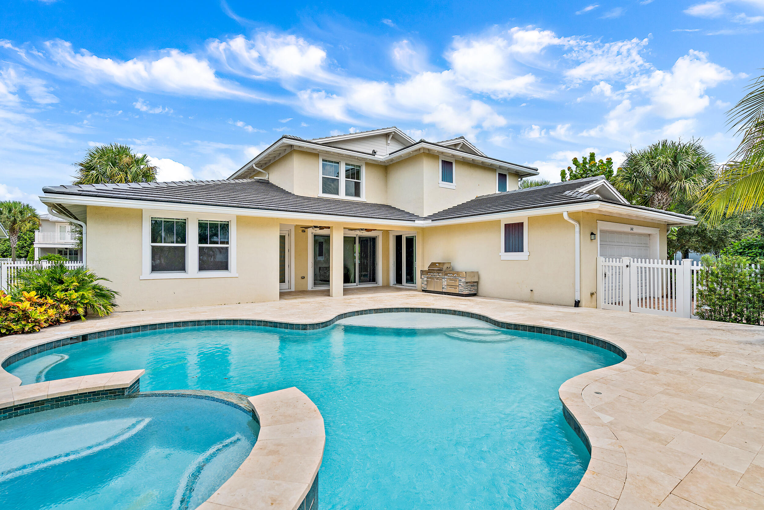 1342 Community Drive Jupiter, FL 33458 - Photo 3 of 34 Pool & Back Exterior