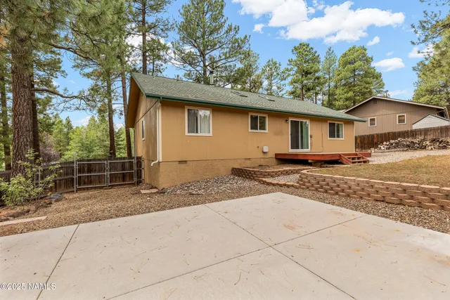 a house view with a outdoor space
