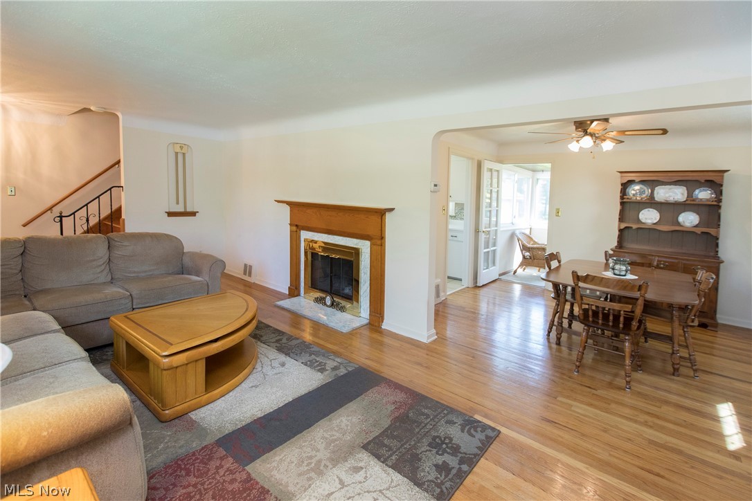 1295 Clearview Road Cleveland, OH 44124 - Photo 2 of 31