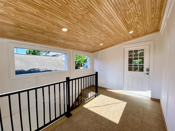 $1,500 | 2025 1/2 Brun Street, Houston, TX 77019
