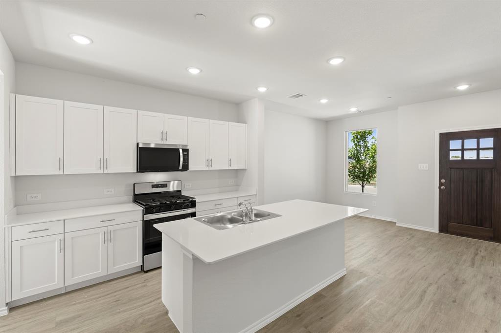 5232 Roll Cast Road Royse City, TX 75189 - Photo 6 of 27 10. 5232 Roll Cast - Kitchen (3)