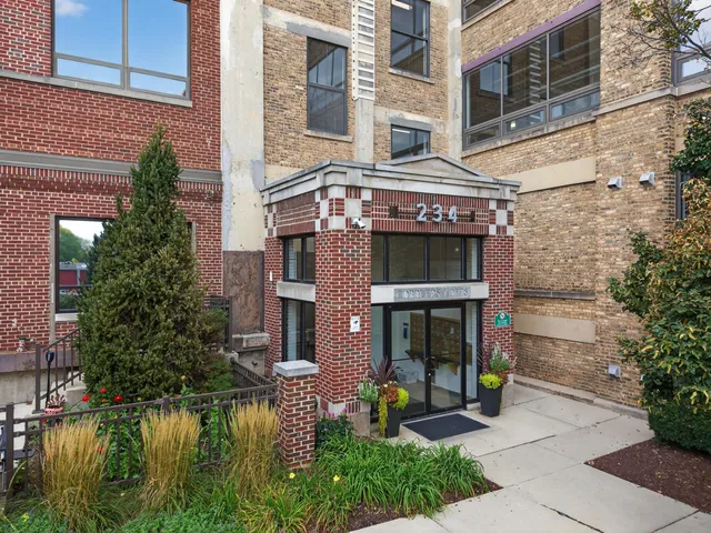 $295,000 | 234 East Reservoir Avenue, Unit 203, Milwaukee, WI 53212