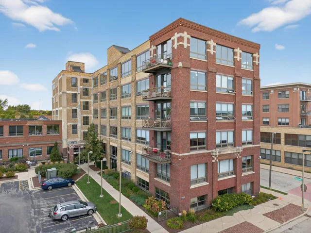 $295,000 | 234 East Reservoir Avenue, Unit 203, Milwaukee, WI 53212