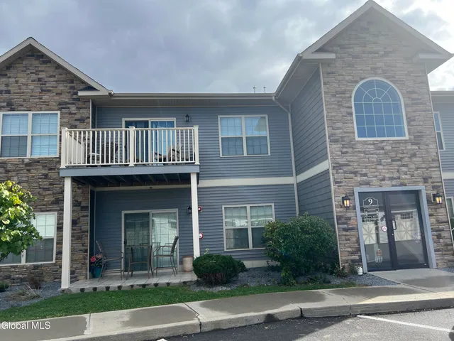 $2,450 | 48 Bavarian Way, Unit 97, Altamont, NY 12009