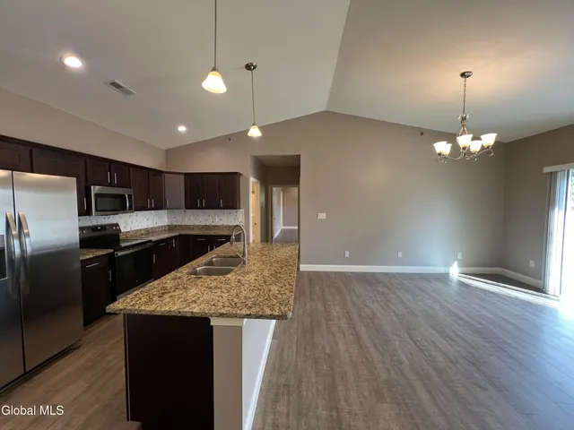 $2,450 | 48 Bavarian Way, Unit 97, Altamont, NY 12009