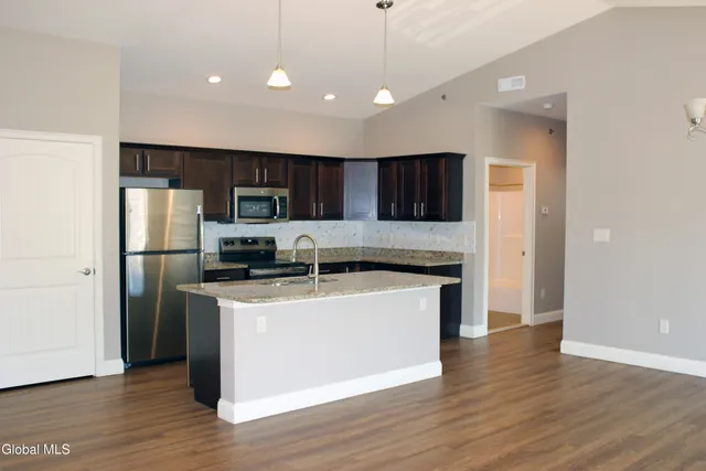 $2,450 | 48 Bavarian Way, Unit 97, Altamont, NY 12009