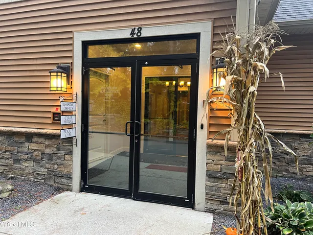 $2,450 | 48 Bavarian Way, Unit 97, Altamont, NY 12009