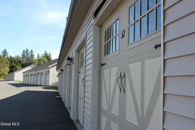 $2,450 | 48 Bavarian Way, Unit 97, Altamont, NY 12009