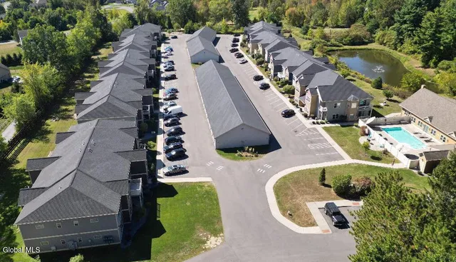 $2,450 | 48 Bavarian Way, Unit 97, Altamont, NY 12009