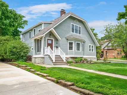 $1,425,000 | 30 Waverly Avenue, Clarendon Hills, IL 60514