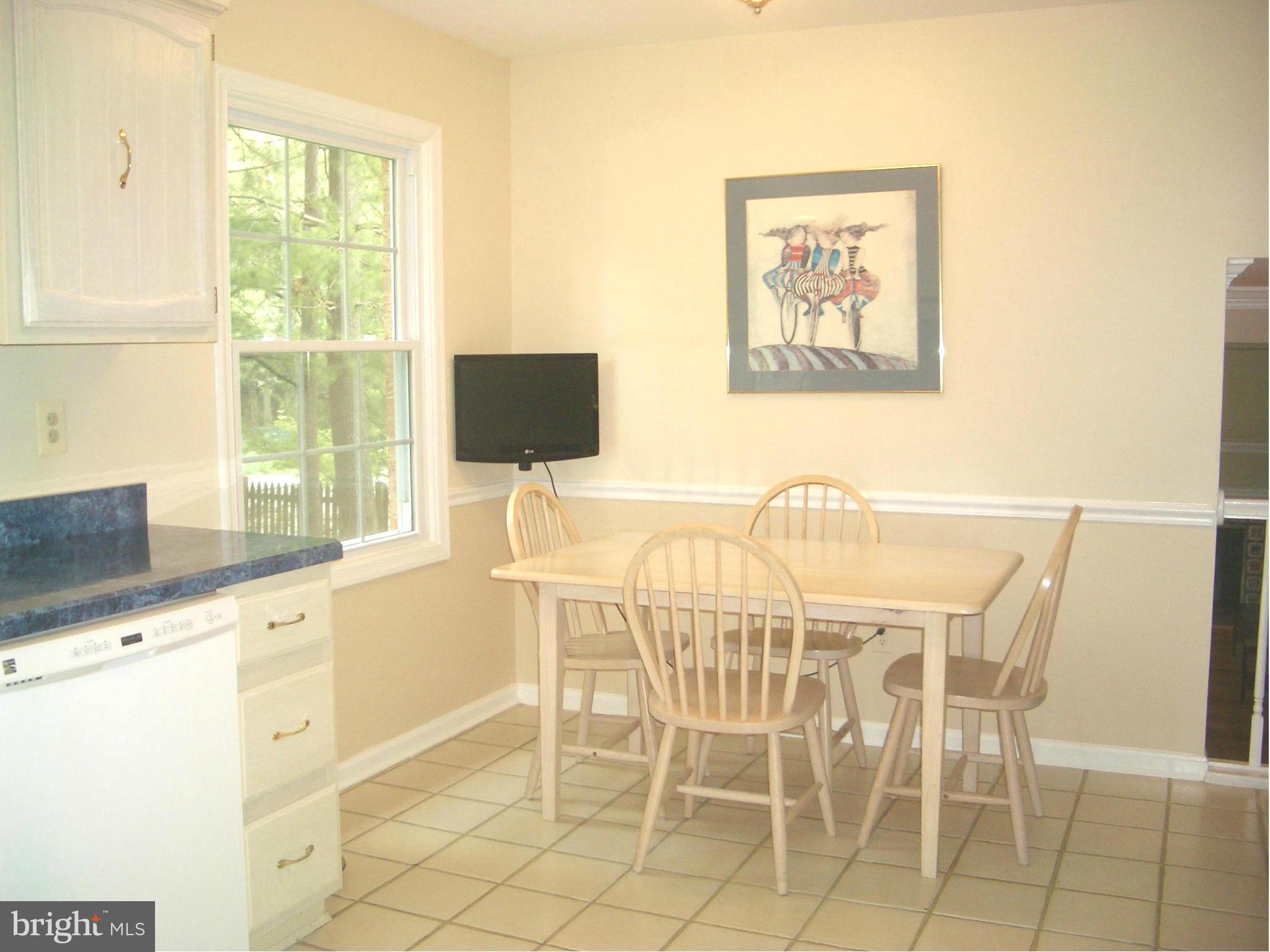 13636 North Gate Drive Silver Spring, MD 20906 - Photo 13 of 30 Kitchen