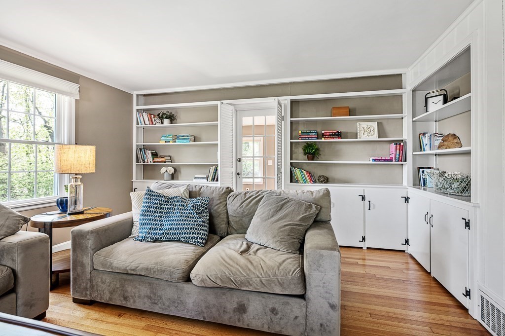 31 Otsego Road Worcester, MA 01609 - Photo 5 of 42 Gallery Image 5