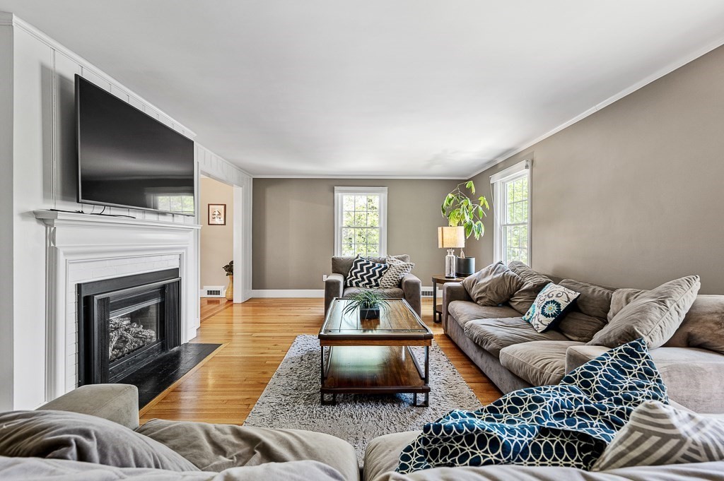 31 Otsego Road Worcester, MA 01609 - Photo 6 of 42 Gallery Image 6