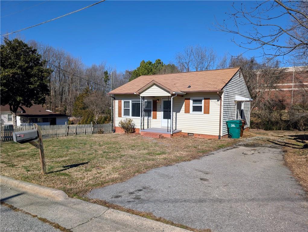 607 Martha Place High Point, NC 27263 - Photo 3 of 24