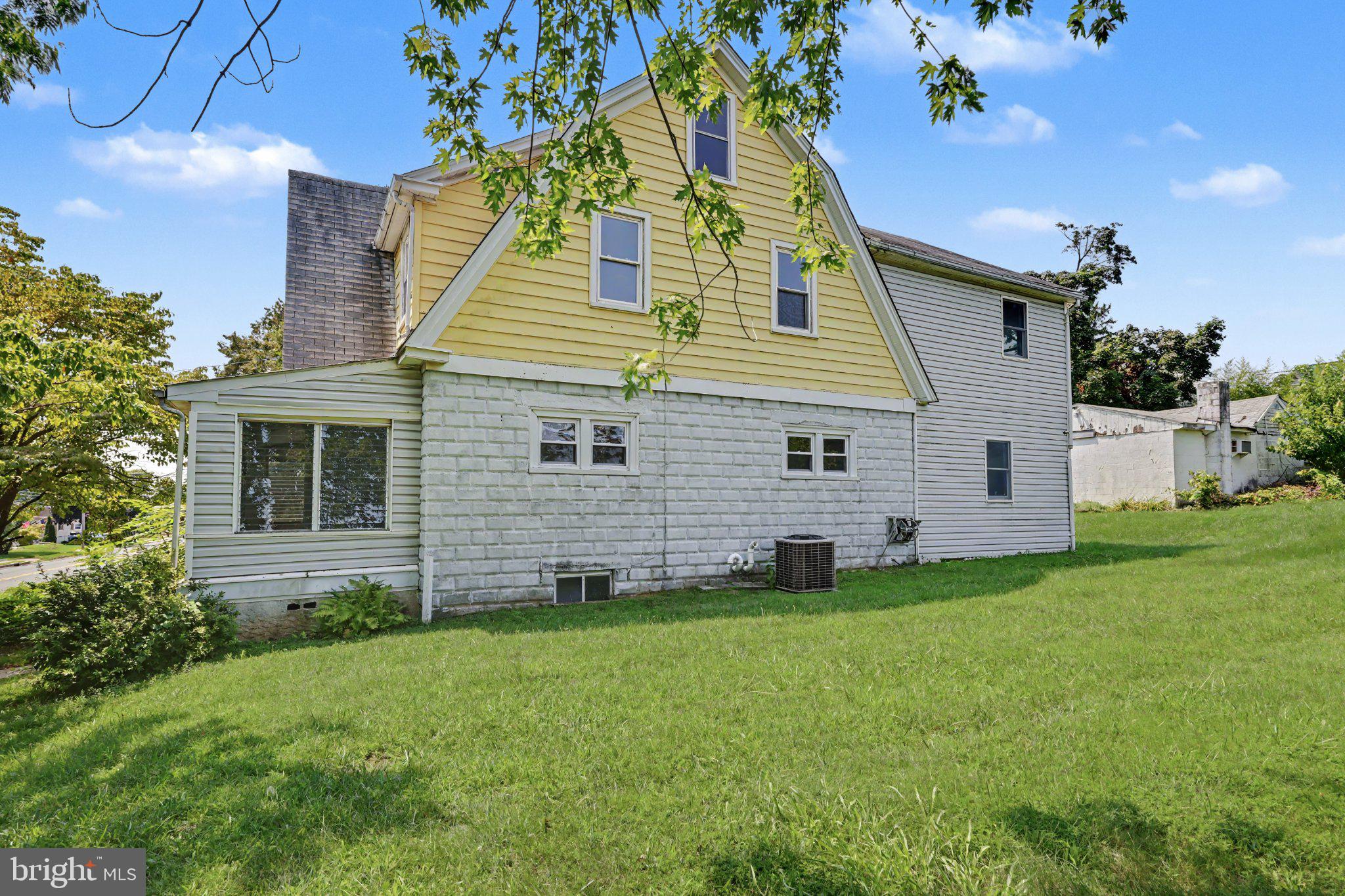 2470 Dutton Mill Road Aston, PA 19014 - Photo 3 of 52 SIDE OF THE HOUSE