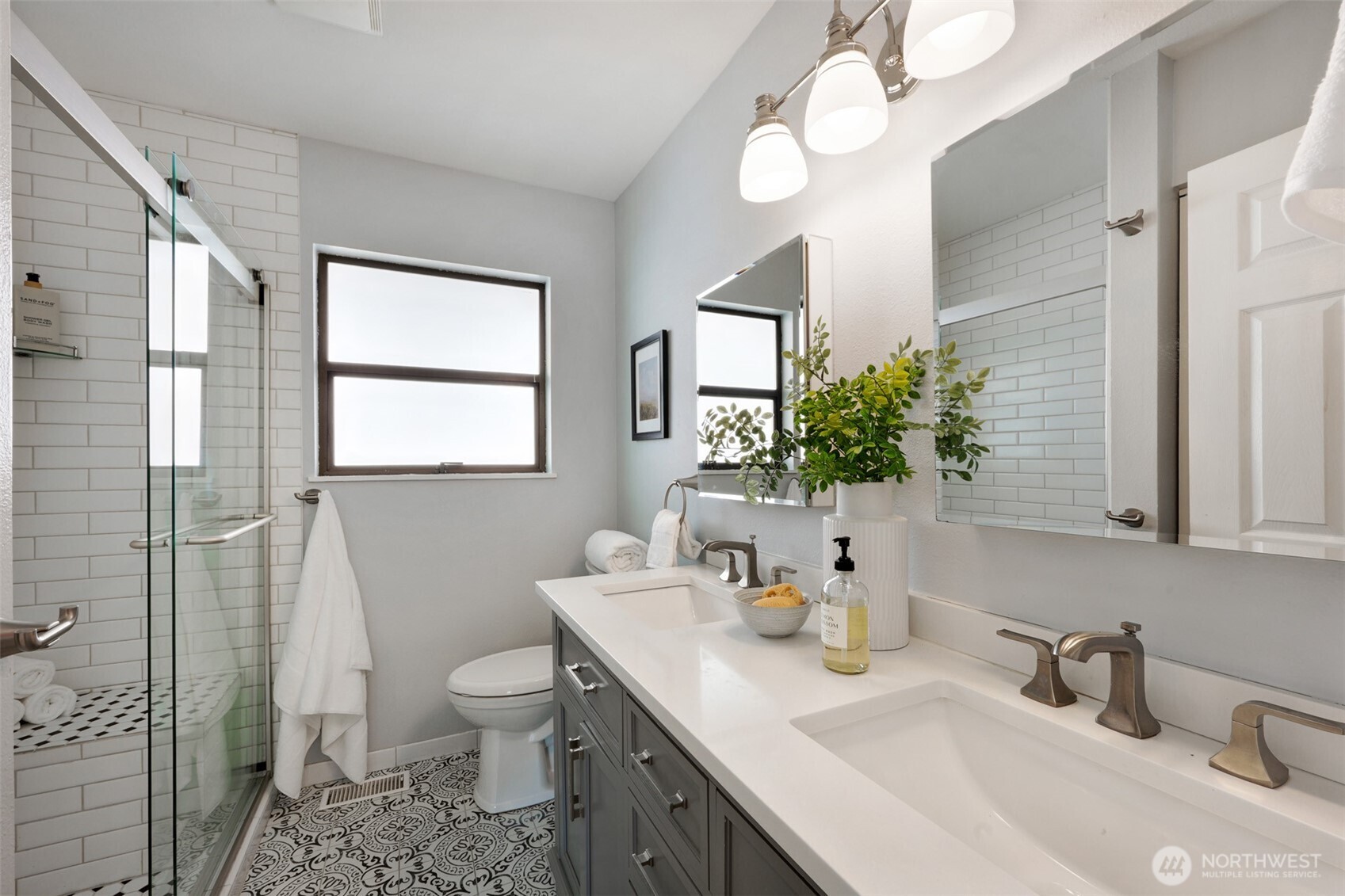 10960 39th Avenue Southwest Seattle, WA 98146 - Photo 23 of 35