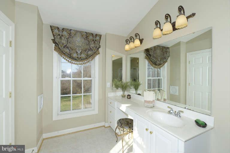 2502 Sapling Ridge Lane Brookeville, MD 20833 - Photo 15 of 30 Bath (Master)