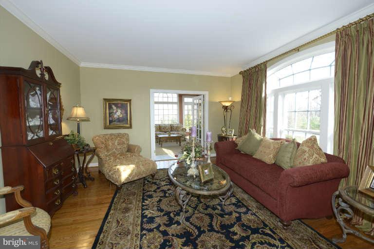 2502 Sapling Ridge Lane Brookeville, MD 20833 - Photo 4 of 30 Living Room