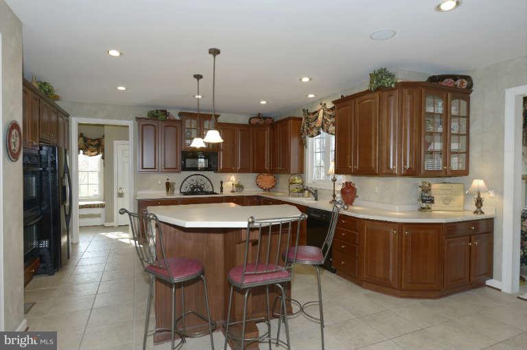 2502 Sapling Ridge Lane Brookeville, MD 20833 - Photo 8 of 30 Kitchen