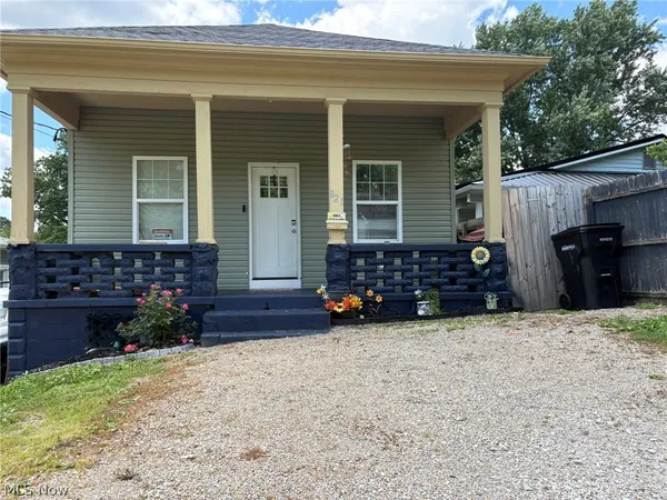 $1,200 | 821 Goddard Avenue, Zanesville, OH 43701