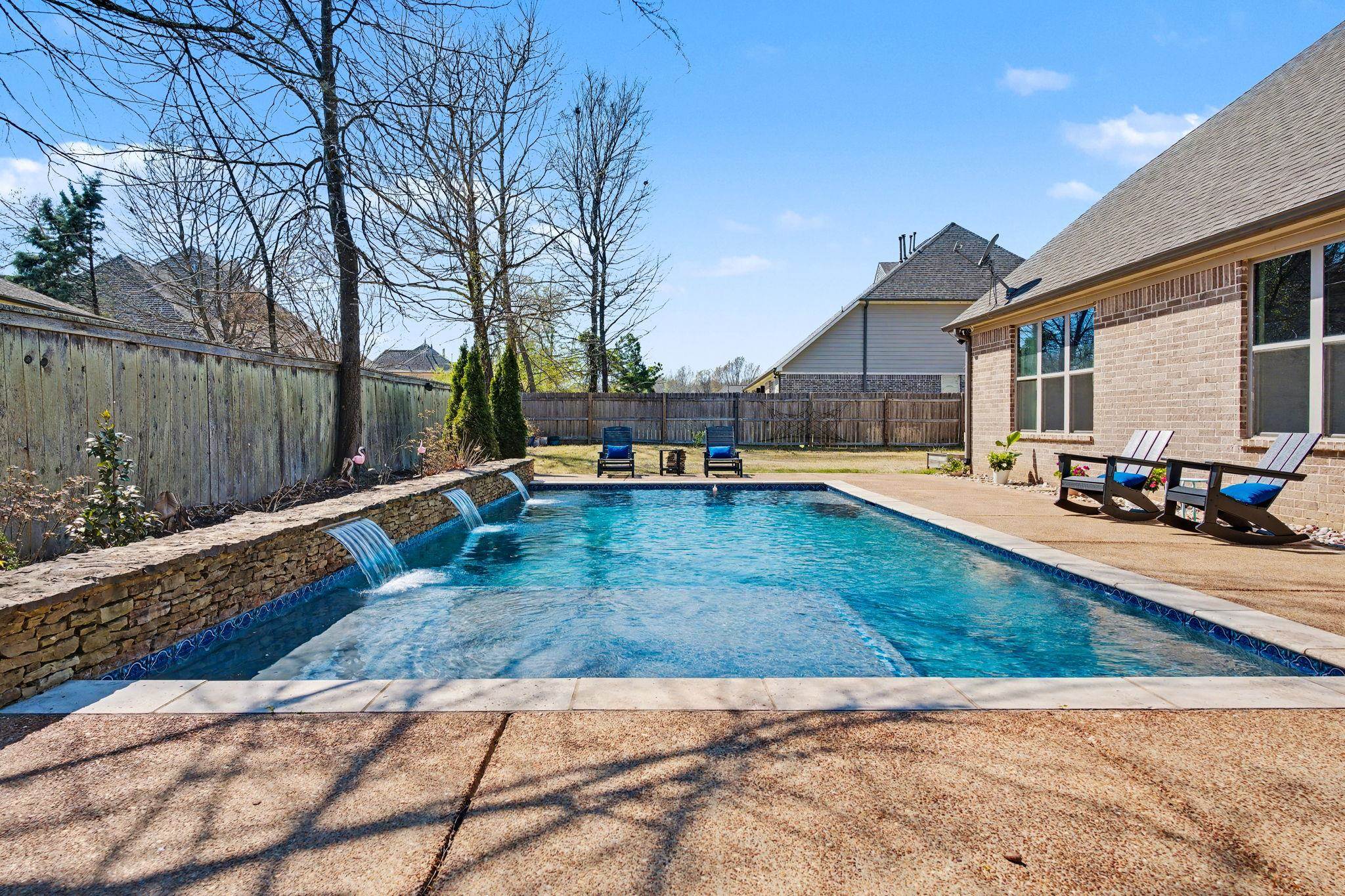 477 Fallen Timbers Cove Collierville, TN 38017 - Photo 37 of 40 a view of a house with backyard and sitting area