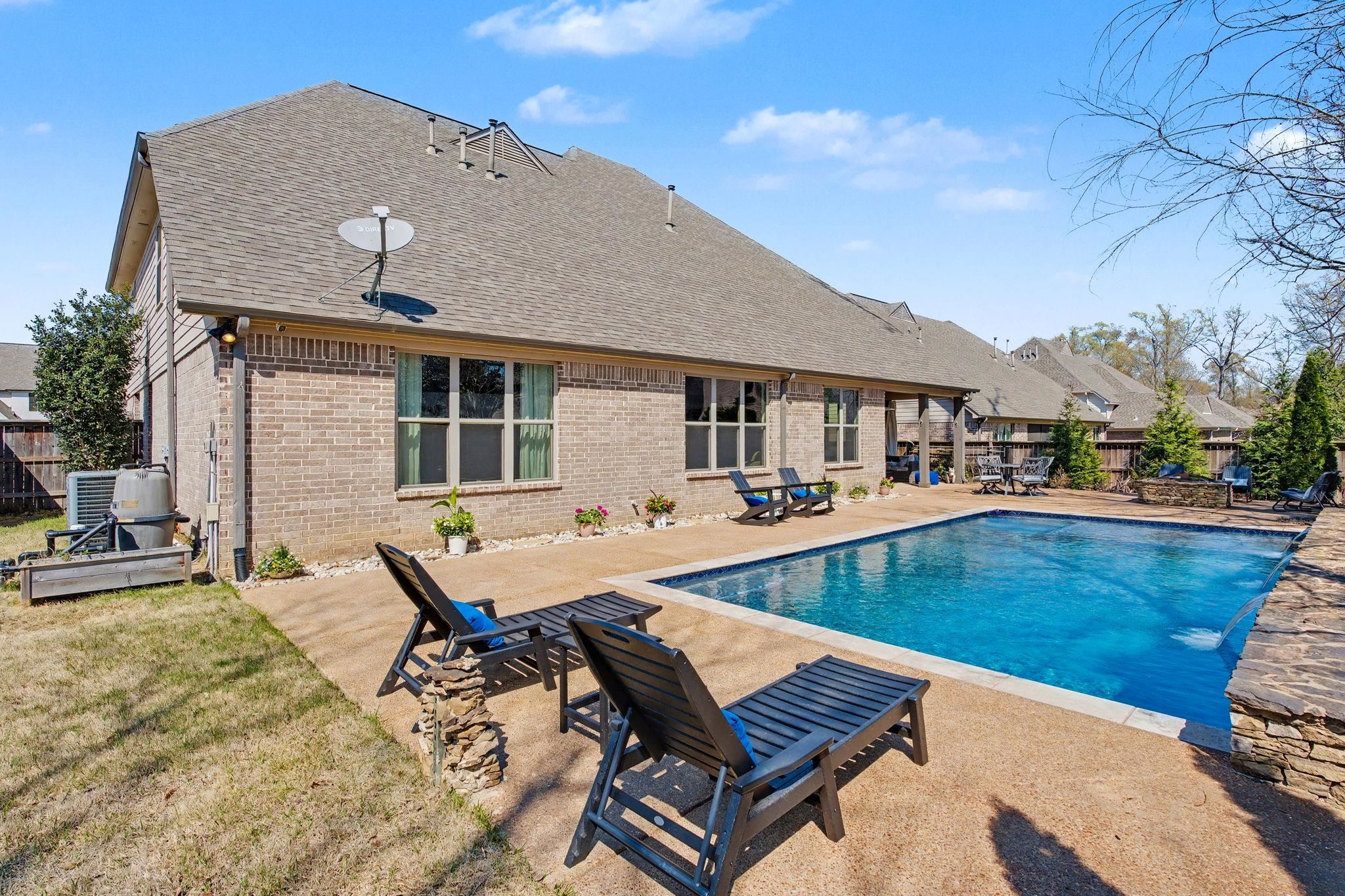 477 Fallen Timbers Cove Collierville, TN 38017 - Photo 38 of 40 a view of a house with pool and chairs