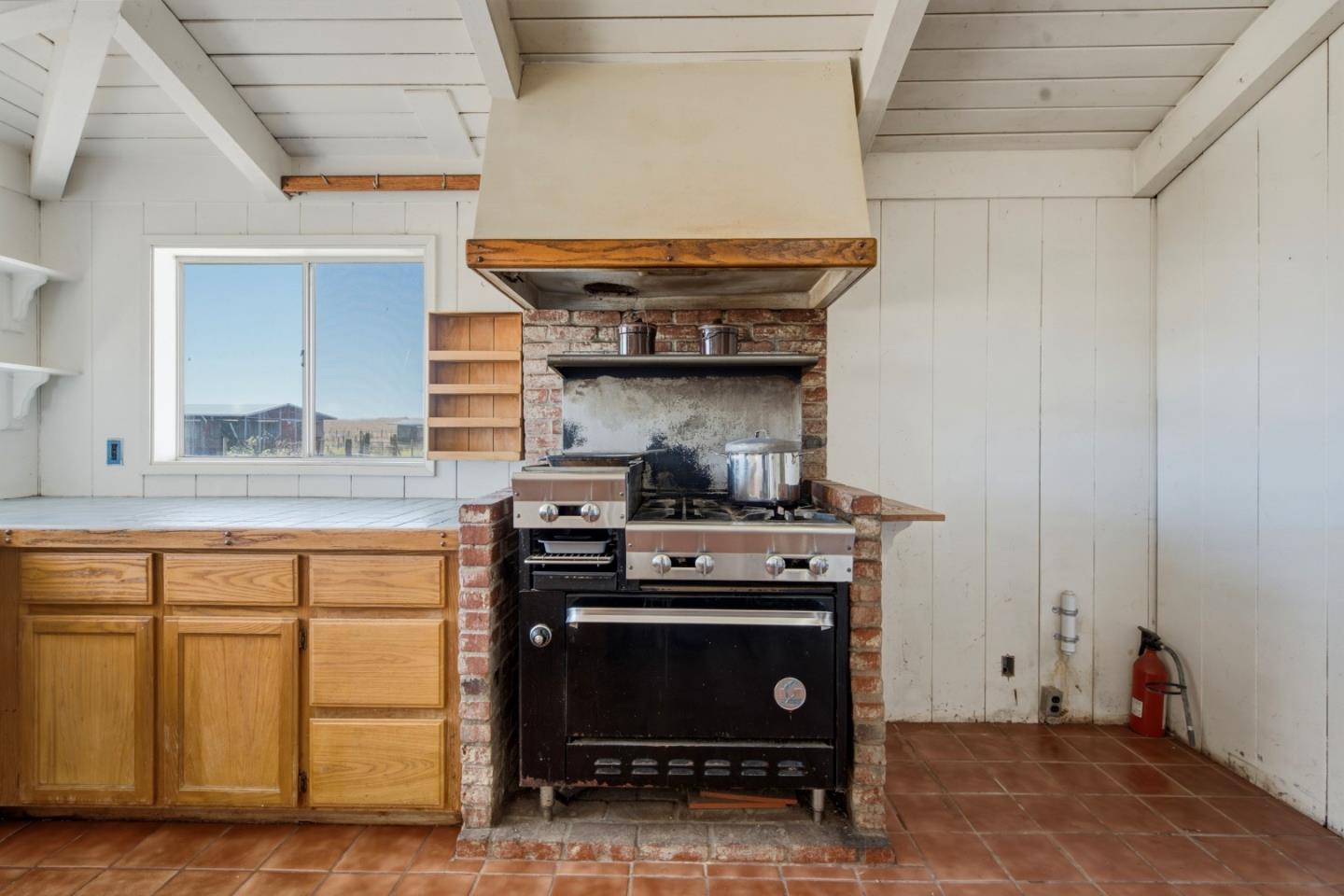 433 Mansfield Road Hollister, CA 95023 - Photo 9 of 49