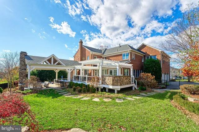 $2,750,000 | 19746 Willowdale Place, Ashburn, VA 20147