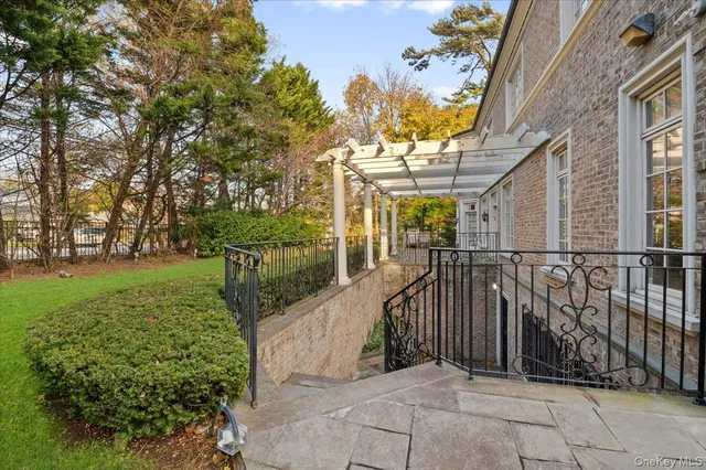 a view of a pathway of a building