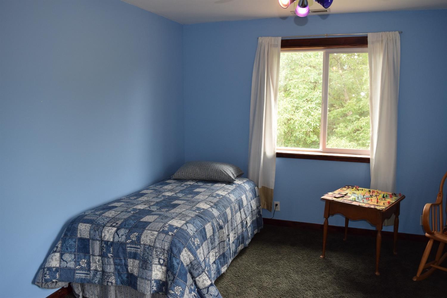 847 Big Bend Road Roseburg, OR 97471 - Photo 15 of 25 a bedroom with a bed and a window