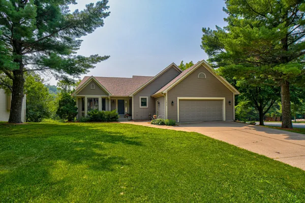 $475,000 | 1612 Golf View Drive, River Falls, WI 54022
