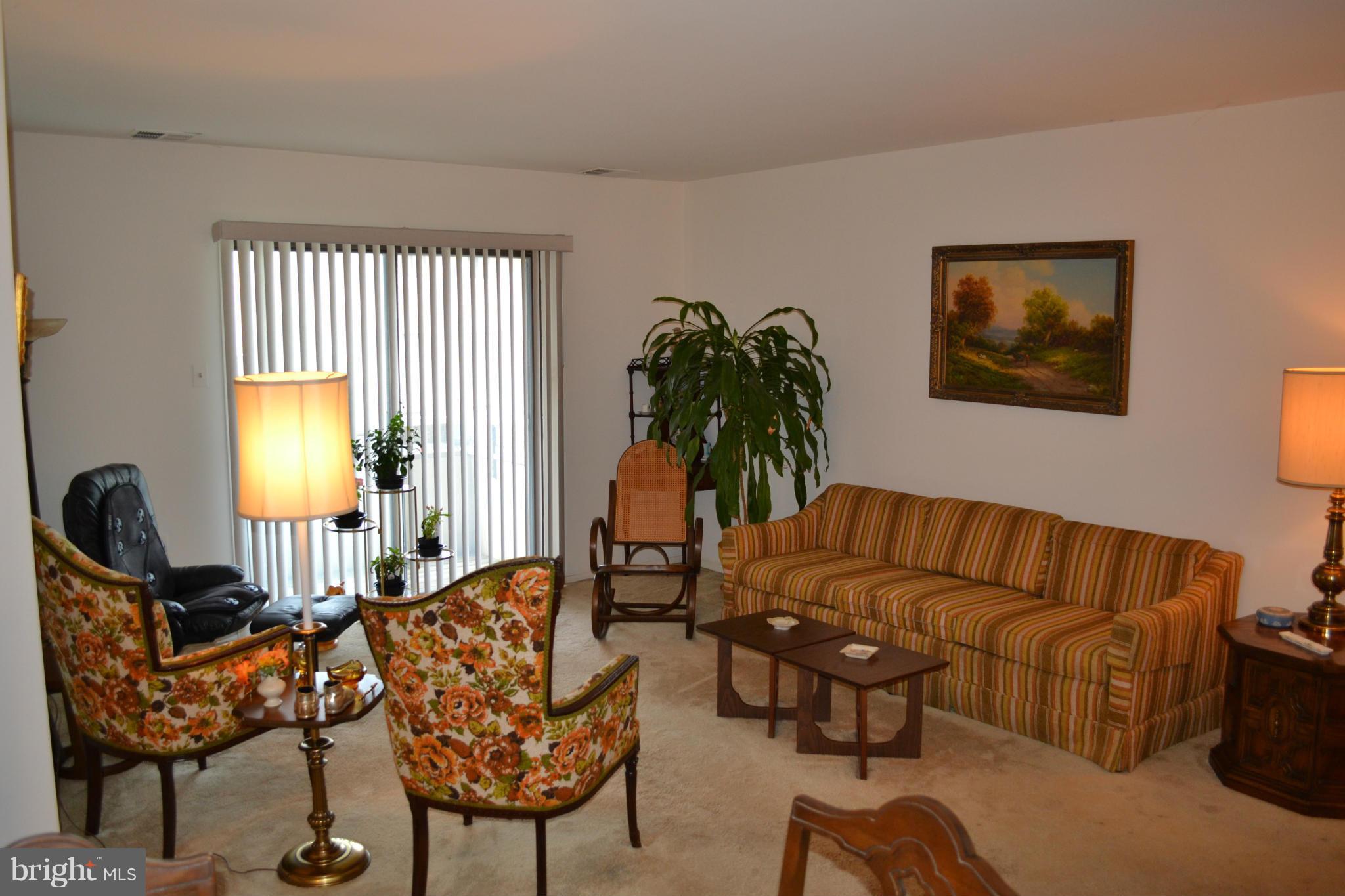 3926 Rolling Rd., Unit D6 Pikesville, MD 21208 - Photo 4 of 11 Living Room