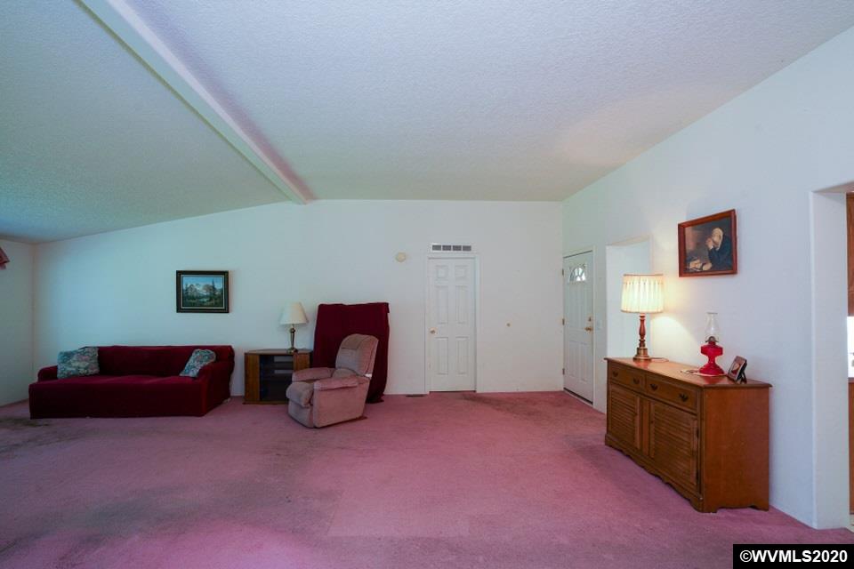 17265 Butler Hill Road Dallas, OR 97338 - Photo 15 of 38 a living room with furniture