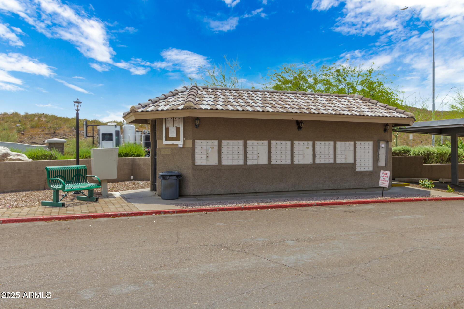 1720 East Thunderbird Road, Unit 2125 Phoenix, AZ 85022 - Photo 28 of 37 a view of backyard with a garden and outdoor seating