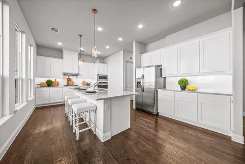 $599,900 | 911 Park Vista Drive, Justin, TX 76247