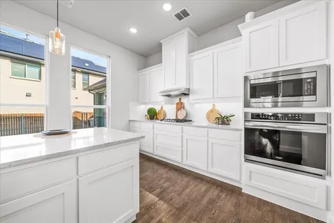 $599,900 | 911 Park Vista Drive, Justin, TX 76247