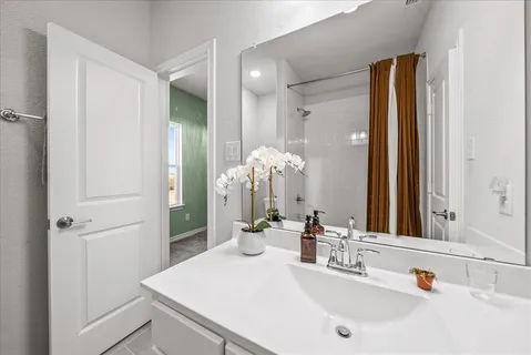 $599,900 | 911 Park Vista Drive, Justin, TX 76247