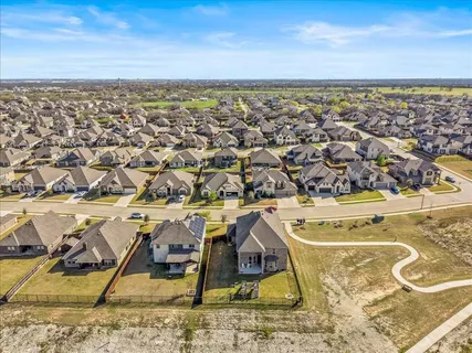 $599,900 | 911 Park Vista Drive, Justin, TX 76247