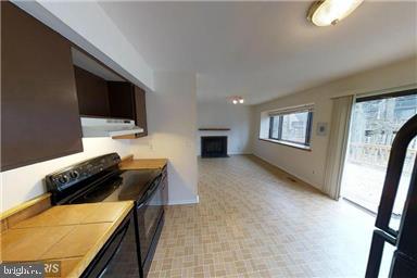 1543 Scandia Circle Reston, VA 20190 - Photo 2 of 30 a kitchen with a stove and a flat screen tv