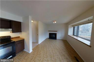 1543 Scandia Circle Reston, VA 20190 - Photo 4 of 30 a view of kitchen with microwave stove and cabinets