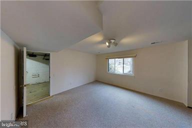 1543 Scandia Circle Reston, VA 20190 - Photo 9 of 30 an empty room with a window