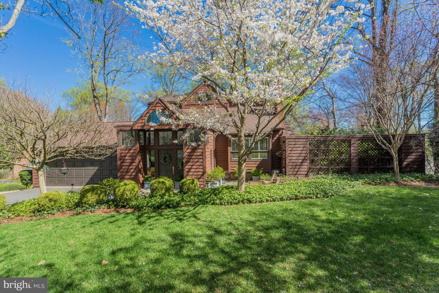 7914 Old Falls Road McLean, VA 22102 - Photo 2 of 30 Exterior (Front)